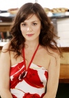   / Anna Friel