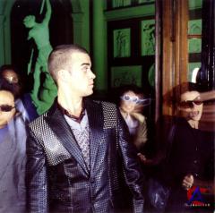 Robbie Williams - Life Thru a Lens